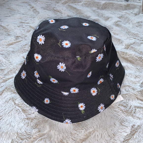 Alice + Olivia - Reversible Flower Bucket Hat/Plain White - Picture 5 of 5